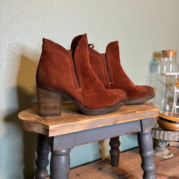 Bos. & Co. Water Resistant Suede Pull on Ankle Boots Belfield Brick EU 38 US 7.5 - Picture 3 of 11